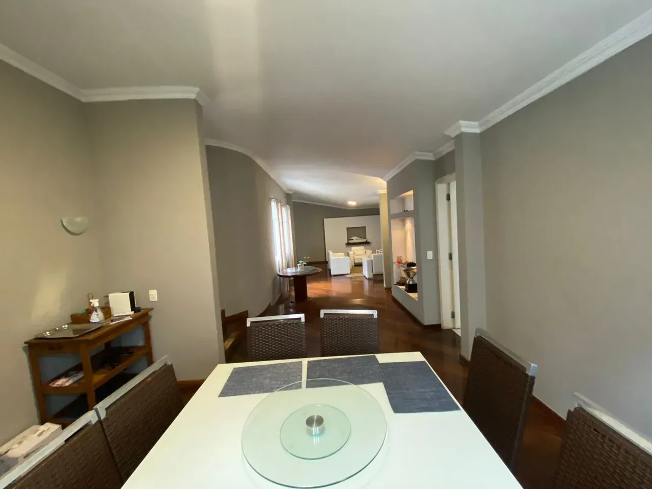 Foto 8 de Casa à Venda em Alphaville  Residencial 1 | 707m² de Terreno | Ambientes integrados | Alpha DL