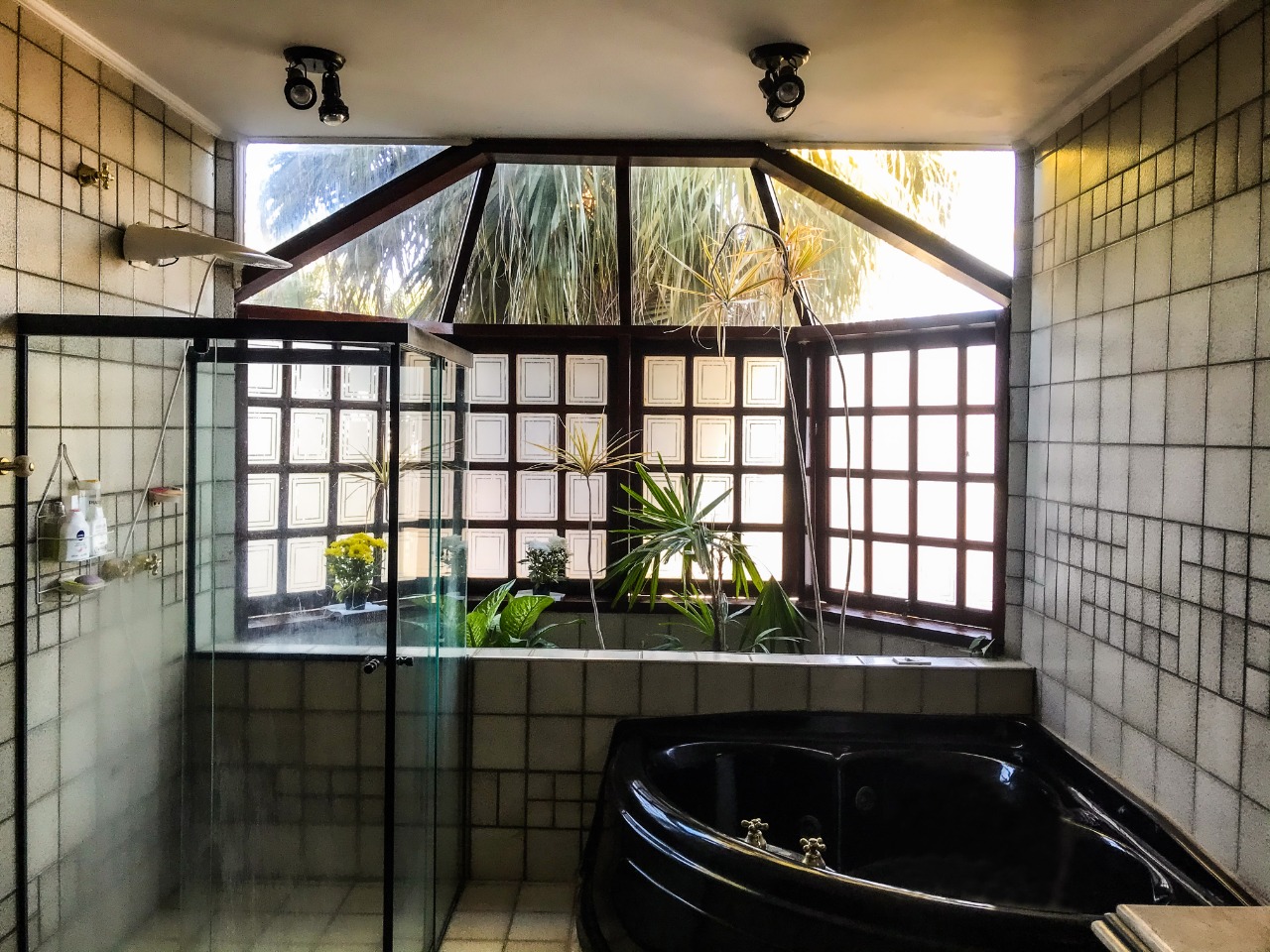 Foto 10 de Casa à venda em Aldeia da Serra | 900m² de Terreno | Edícula | 4 súites sendo 1 Americana | Área para Festas | Alpha DL