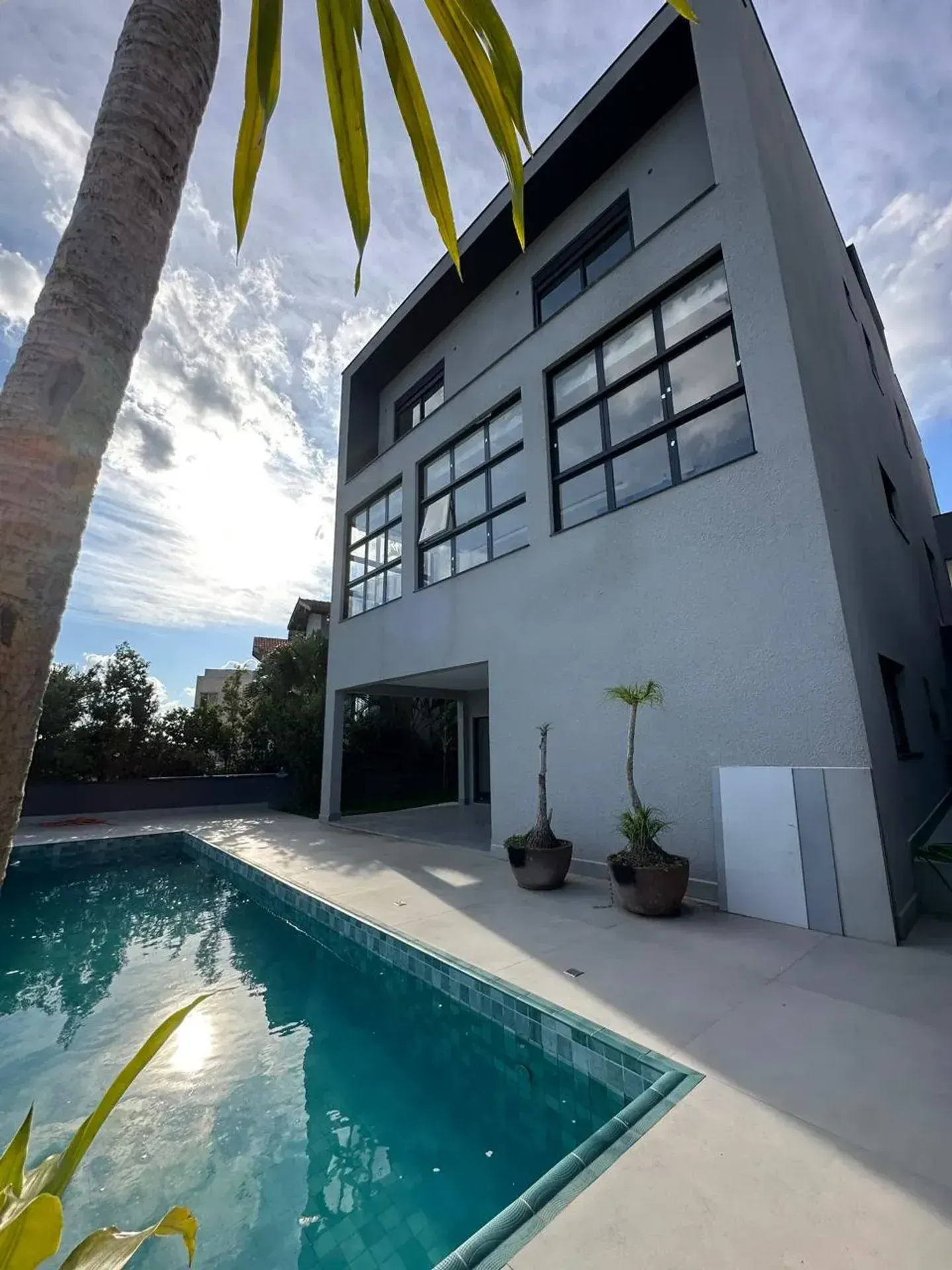 Foto 12 de Casa Nova à Venda em Alphaville | Recém Reformada | Vista para as Montanhas | 4 Suítes | Alpha DL