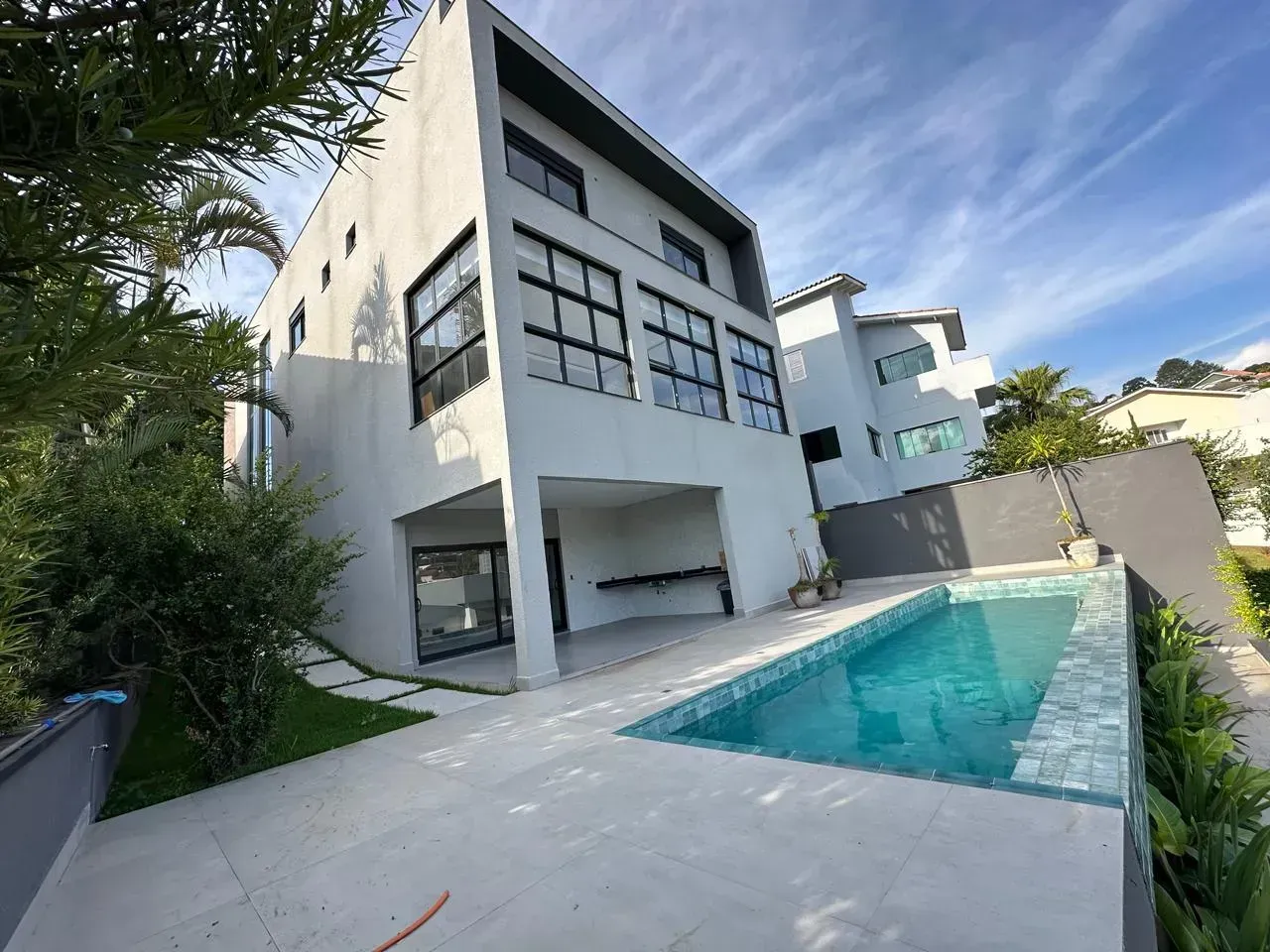 Foto 13 de Casa Nova à Venda em Alphaville | Recém Reformada | Vista para as Montanhas | 4 Suítes | Alpha DL