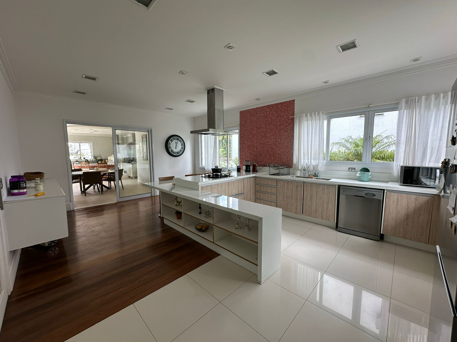 Foto 32 de Casa Alto Padrão à Venda em Aldeia da Serra | 1027m² | 4 Suítes | Área de Lazer Completa | Alpha DL