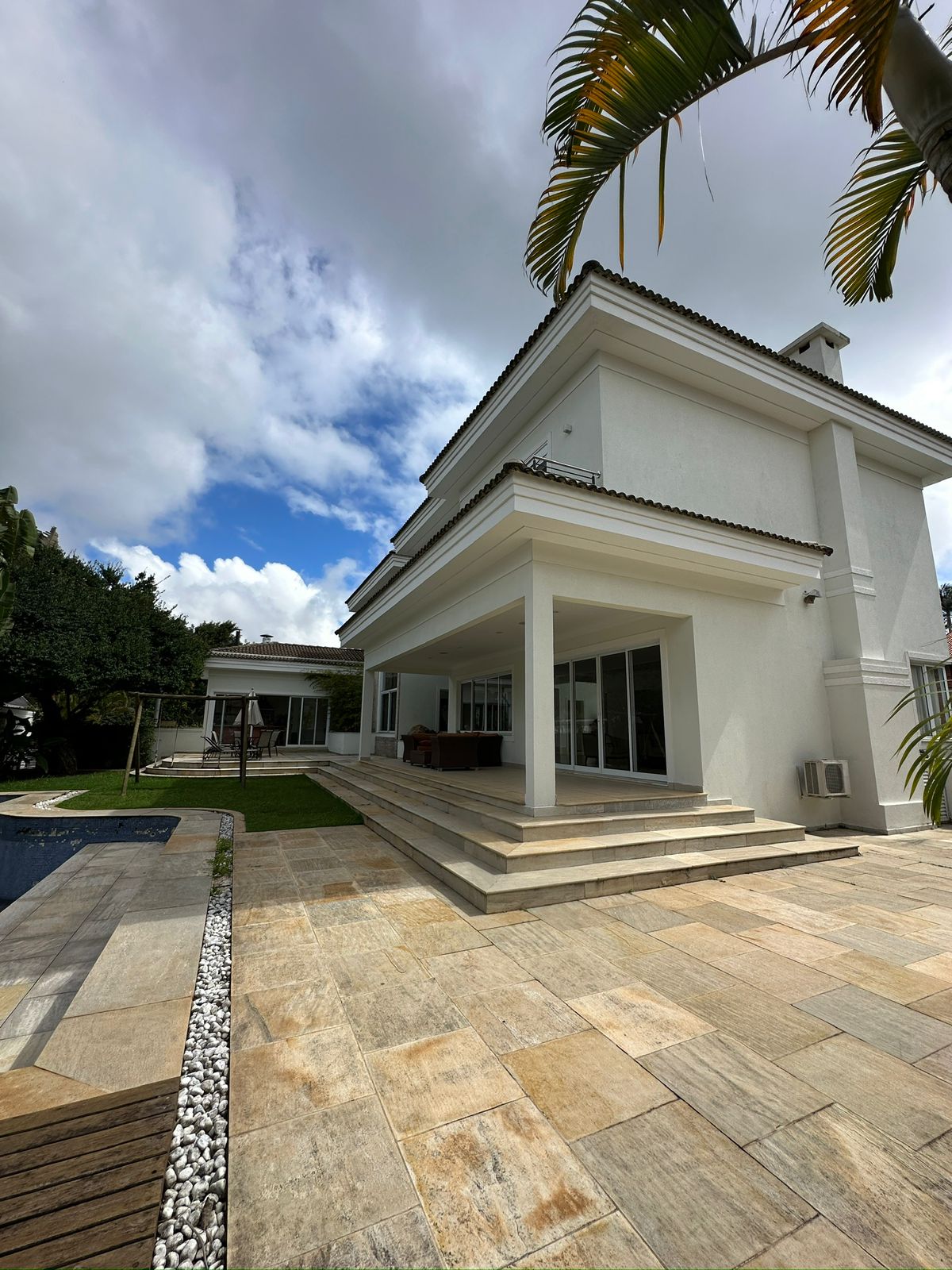 Foto 9 de Casa Alto Padrão à Venda em Aldeia da Serra | 1027m² | 4 Suítes | Área de Lazer Completa | Alpha DL