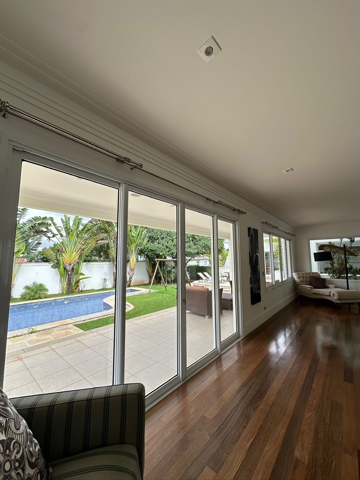 Foto 22 de Casa Alto Padrão à Venda em Aldeia da Serra | 1027m² | 4 Suítes | Área de Lazer Completa | Alpha DL