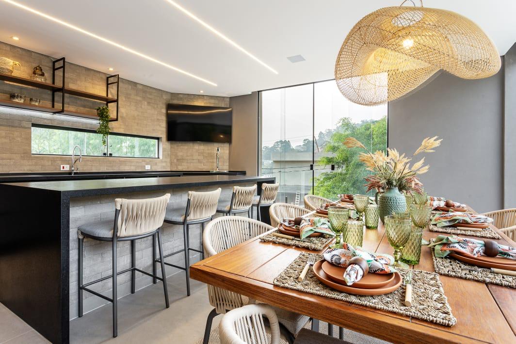 Foto 11 de Residência Exclusiva Assinada por Flávia Brandão | Tamboré 1 | 6 Suítes | 780 m² | Piscina de Borda Infinita