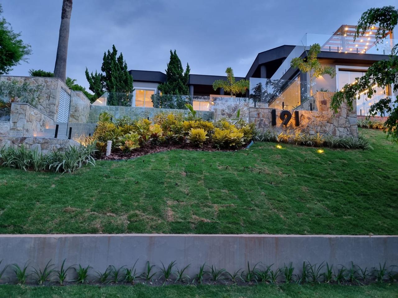 Foto 10 de Residência Exclusiva Assinada por Flávia Brandão | Tamboré 1 | 6 Suítes | 780 m² | Piscina de Borda Infinita