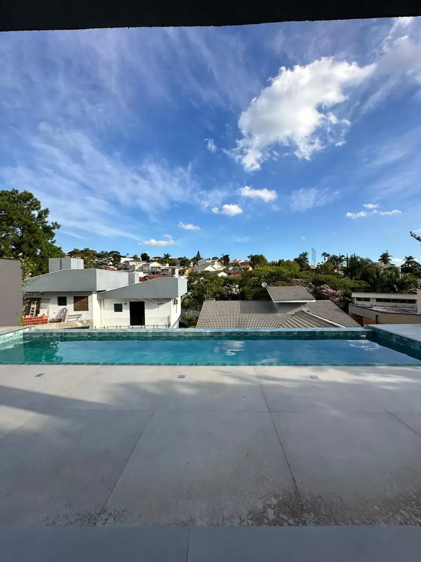 Foto 14 de Casa Nova à Venda em Alphaville | Recém Reformada | Vista para as Montanhas | 4 Suítes | Alpha DL