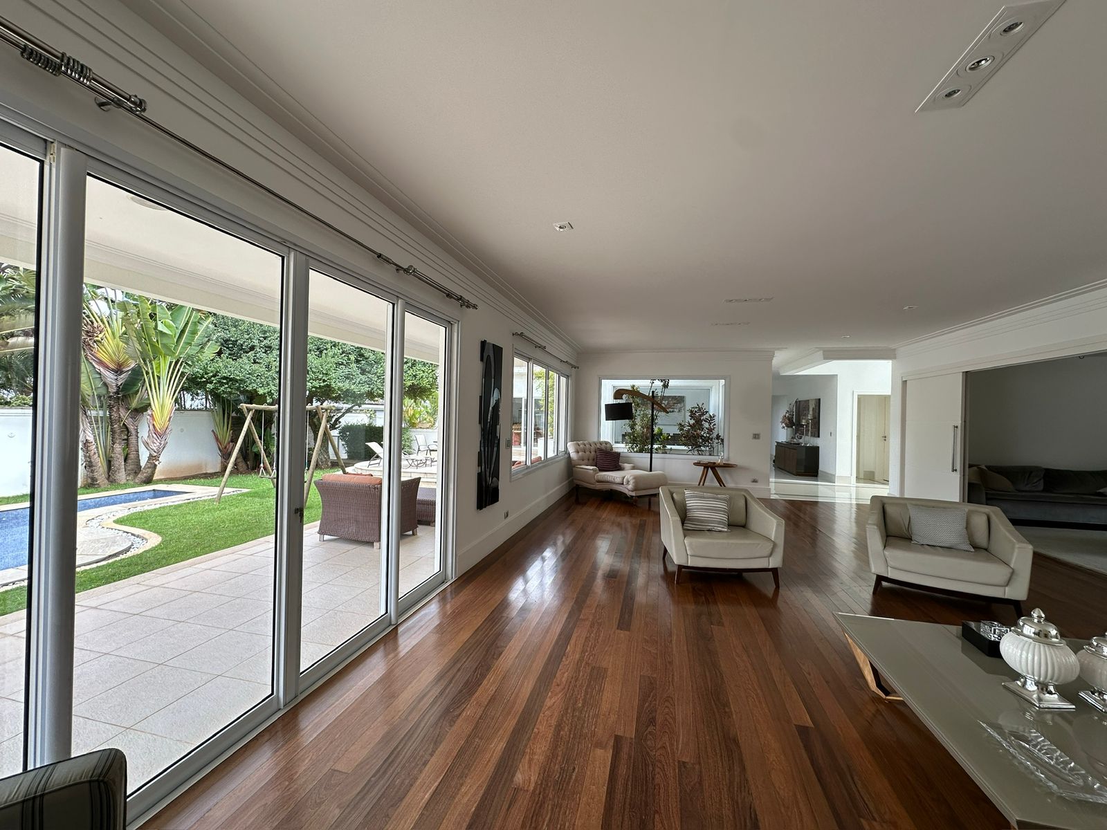 Foto 23 de Casa Alto Padrão à Venda em Aldeia da Serra | 1027m² | 4 Suítes | Área de Lazer Completa | Alpha DL