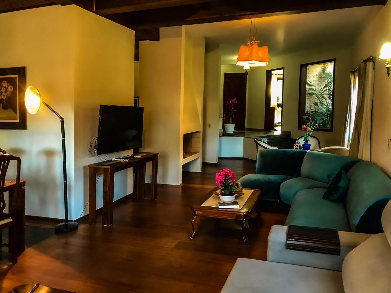 Foto 6 de Casa à venda em Aldeia da Serra | 900m² de Terreno | Edícula | 4 súites sendo 1 Americana | Área para Festas | Alpha DL